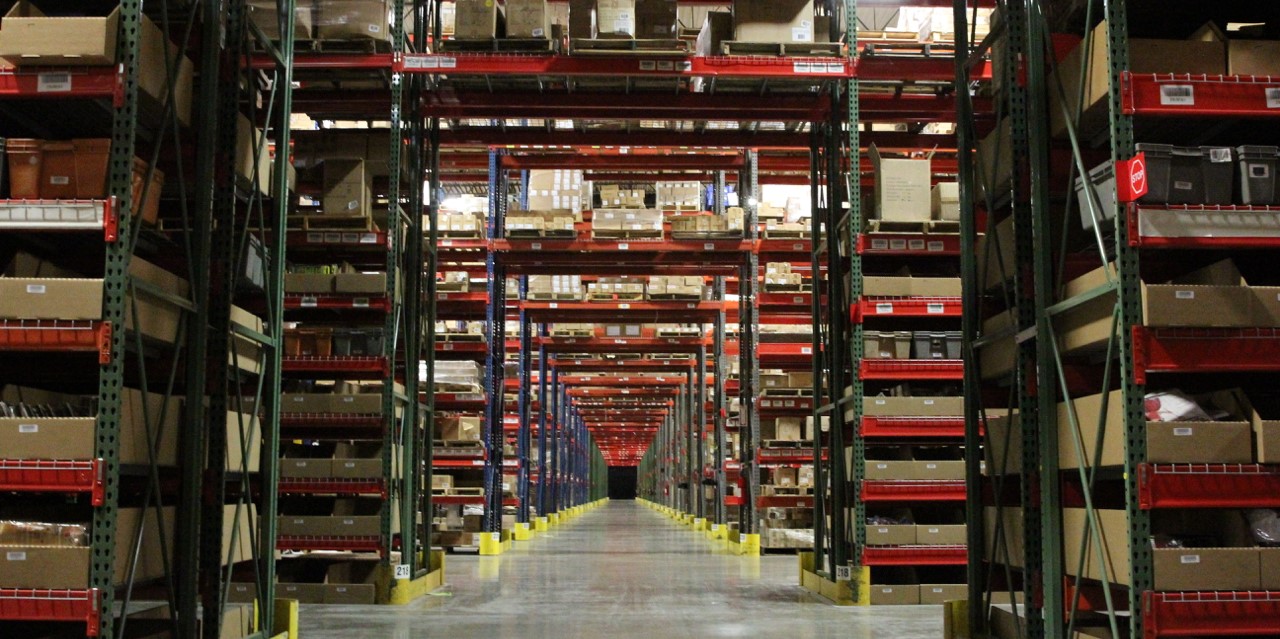 Image of the main aisle in a 3PL providers warehouse.