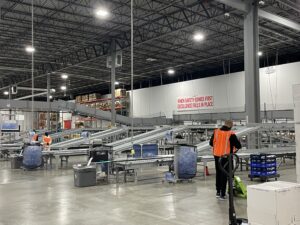 conveyor system in an efficient life sciences and pharmaceutical warehouse